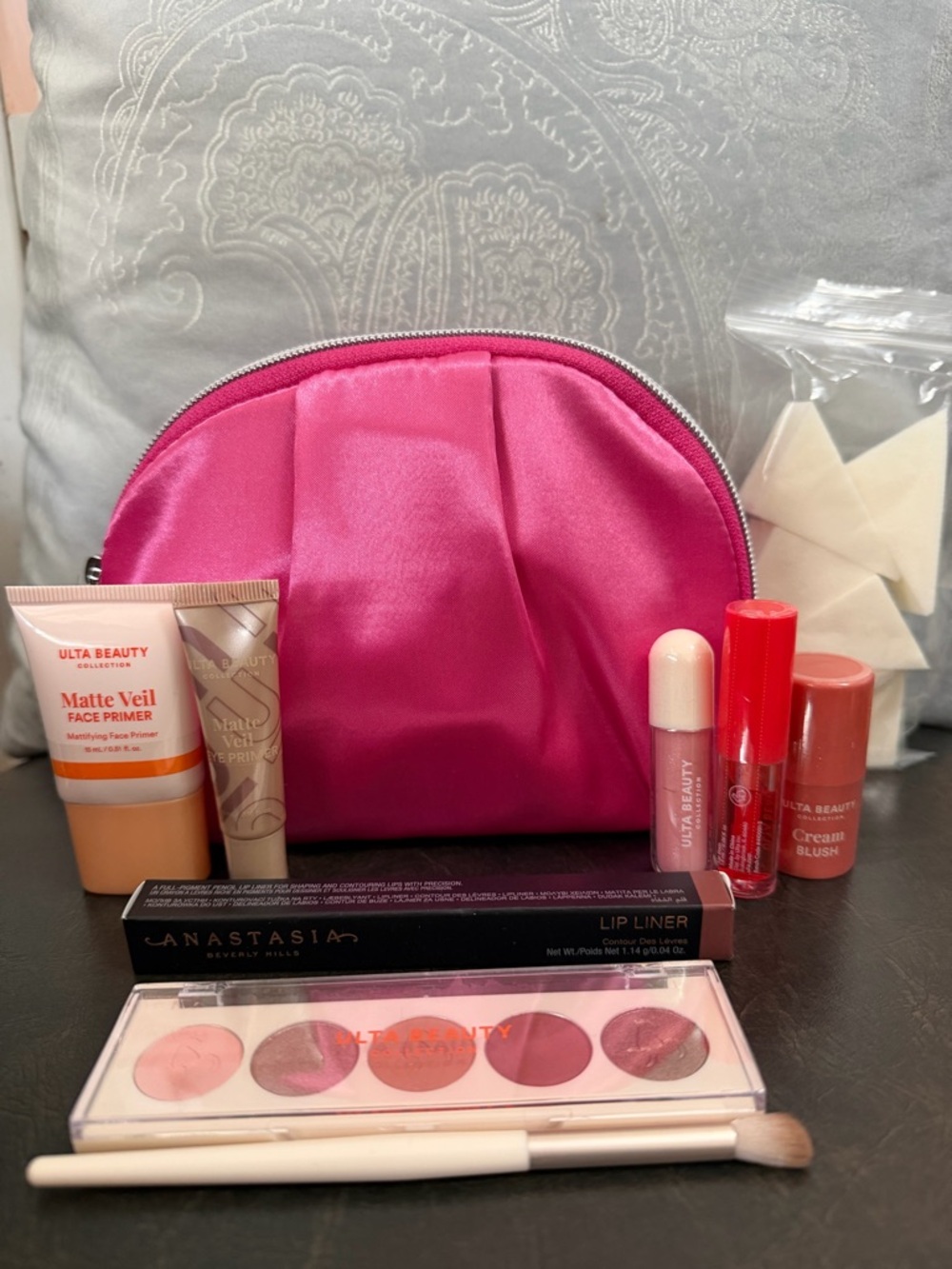 New 10 piece Makeup Set (lip liner,eyeshadows & primer,Makeup bag &more)